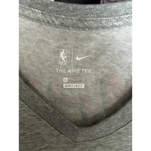 Nike Gray New York Knicks NBA Dri-fit Athletic T-shirt NWT Size XL thumbnail 3