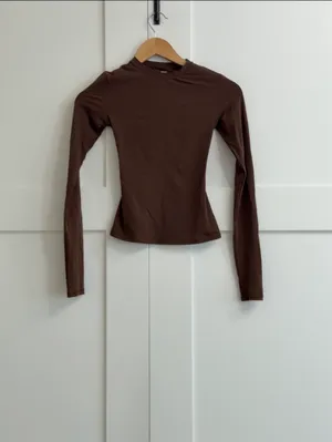 NWT Skims Fits Everybody Long Sleeve T-Shirt XXS thumbnail 2