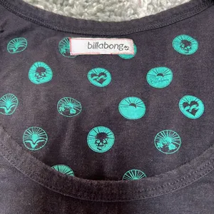 Vintage 2002 Y2K Billabong 🏝️”welcome to paradise” cross-stitch palm cutout tee thumbnail 7