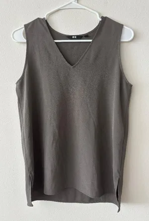 Uniqlo Gray Tank Size XS thumbnail 1