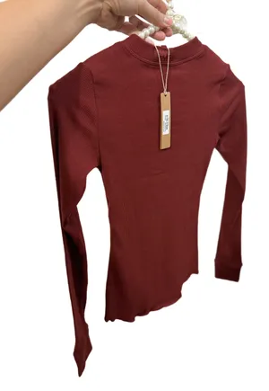 SKIMS Size XXS Cotton Rib Long Sleeve Henley Sangria Ribbed Shirt NWT thumbnail 4