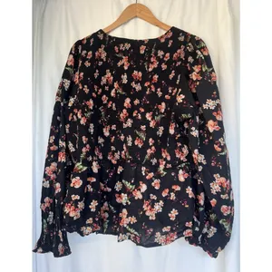 Old Navy Smocked Peplum Hem Top Womens Size XXL Black Floral V-Neck Long Sleeve thumbnail 3