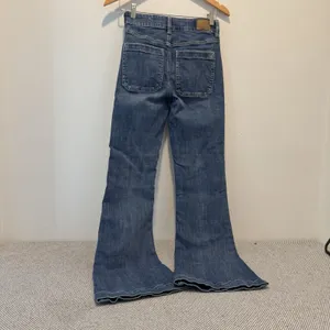 American Eagle Super Hi-Rise Flare Jeans Women Sz 4 Long Patch Pockets Cut Hem thumbnail 4