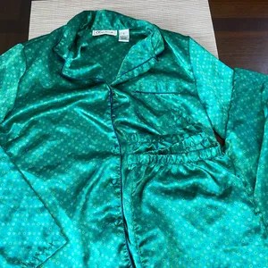 Woman’s size small satin like pj set thumbnail 2