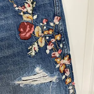 Abercrombie & Fitch Floral Embroidered Distressed Skirt - Boho Chic size 26! thumbnail 4
