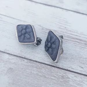 Vintage Clip On Earrings Dark Grey/Black Diamond Shape - Fair Condition thumbnail 2