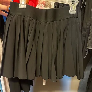 Aritzia TnAction skirt thumbnail 1