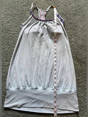 Lululemon Tank Top Womens Size 6 Built In Bra Light Gray Athleisure Athletic thumbnail 2
