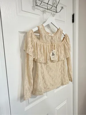 NWT Easel Cream Lace Coquette Cottagecore Cold Shoulder Balletcore Small Top thumbnail 6