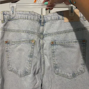 Zara Light Wash Women’s Jeans - Classic Straight Leg thumbnail 3