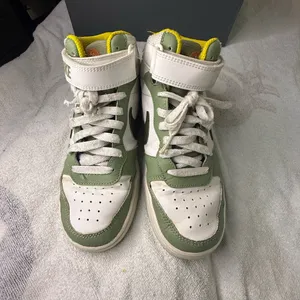 nike shoes court borough youth size 5.5 thumbnail 2