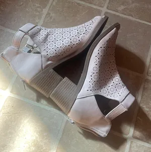 Toe Cut Heels Pink Size 6 thumbnail 1