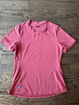 Janji medium Clay red Circa Daily Tee Short Sleeve Fitted Running Pilates Yoga thumbnail 2