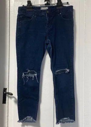 Free People Size 30 distressed denim mid rise Maggie style thumbnail 1