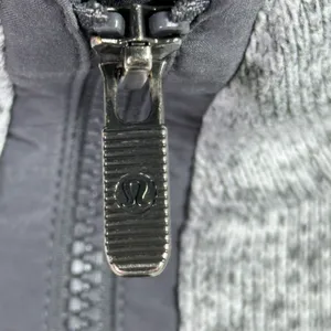 Lululemon‎ Its Fleecing Cold Zip Up Jacket Heathered White Dark Carbon Size 6 thumbnail 5