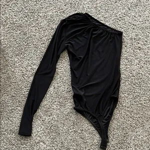 Missguided one sleeve asymmetrical bodysuit. Size 2. Never‎ wore. thumbnail 2