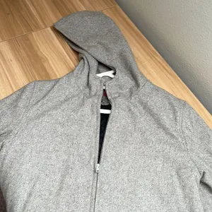 L.E.I. Wool zip up 3/4 length coat. Quilted interior. Size M. thumbnail 3