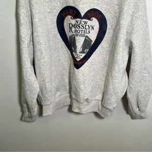 Women's‎ Mock Neck Sweatshirt Hart Bros New Rosslyn Hotels Light Gray Burgundy thumbnail 3