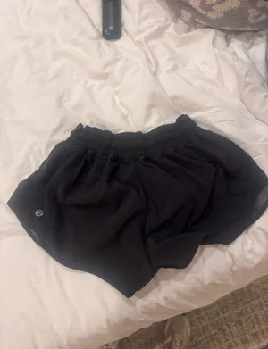 Lululemon Shorts Hot Hot thumbnail 2