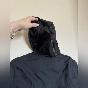 Lululemon Step Out Anorak Jacket Size Small‎ in Black thumbnail 8