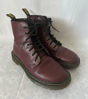 Dr. Martens Leyton Cherry Red Smooth Leather 7 Eye Lace-Up Boots **Size 6** 🍒🍒 thumbnail 1