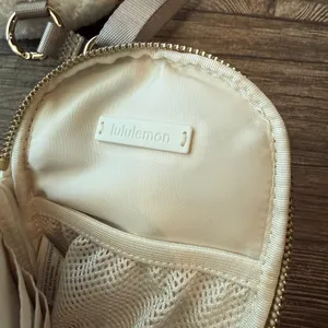 Lululemon Sherpa Modular Phone Crossbody Bag with Coin Pouch thumbnail 5