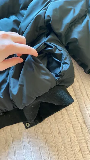 Cropped Black Puffer Jacket Size M thumbnail 6