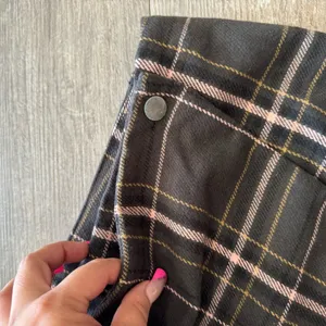 LAST PRICE🍒🤍 NO BOUNDARIES flannel faux wrap skirt 💐 thumbnail 9