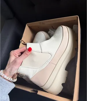Ugg boots thumbnail 3