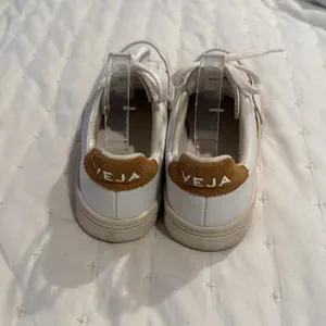 VEJA V-12 LEATHER WHITE CAMEL (2) thumbnail 8