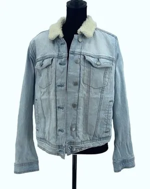 Universal Thread Womens Button front Sherpa Lined Denim Jacket Light Wash Medium thumbnail 1