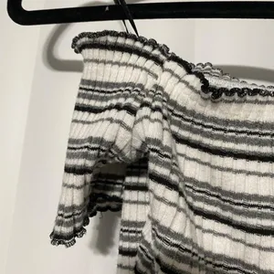 Love Tree black/White off the shoulder crop top thumbnail 5