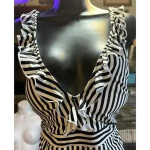 womens one piece swimsuit size 30D‎ thumbnail 4