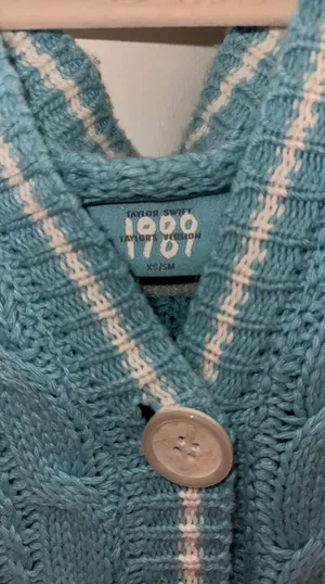 Taylor Swift 1989 Cardigan (Taylor’s Version) thumbnail 3