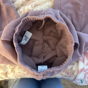 Aritzia Sweatpants thumbnail 3