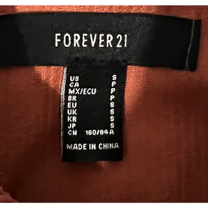 Forever 21 Top Womens Size Small Shacket Rust Color Button Up Collar Raw Hem thumbnail 3