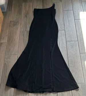 Windsor Black One-Shoulder Gown thumbnail 1