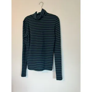 FAHERTY Turtleneck Top Green Navy Stripe Sz Small NEW thumbnail 9