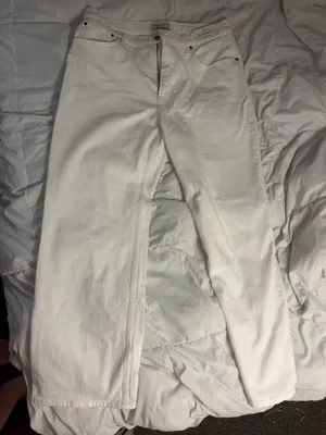 Abercrombie High-Rise 90s Relaxed Jeans thumbnail 1
