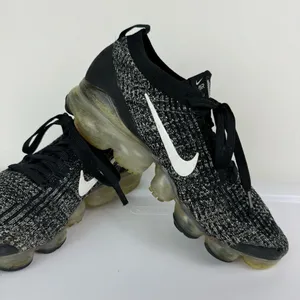 Nike Air VaporMax Flyknit 3 Athletic Running Shoe Sneaker Sz 9 Womens Black thumbnail 9