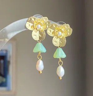Handmade quality flower Czech glass beads & natural pearl cute fairy cottage style dangle earrings💚💐 thumbnail 2