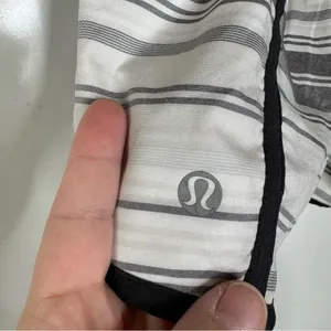 Lululemon Tracker Short II 2-way‎ Stretch Mini Groovy Stripe Dune Size 4 thumbnail 4