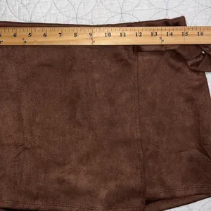 HAUTE MONDE women’s size XL wrap style feels like suede brown skort 2” inseam thumbnail 3