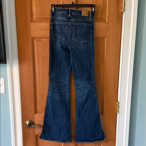American Eagle Outfitters Size 0 Super Hi-Rise Flare Dark Blue Stretchy Jeans thumbnail 5