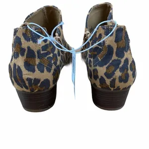 Old Navy NEW Size 8 Faux-Suede Tulip-Cutout Leopard Booties Chic Animal Print thumbnail 6