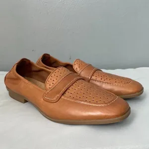 Clarks Collection Lyrical Way Shoe Size 7 Brown Leather Loafers Flats Perforated thumbnail 5