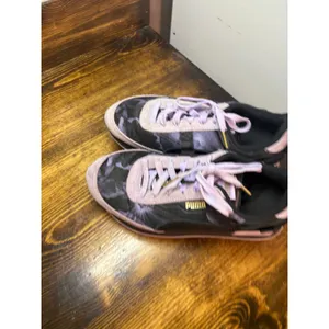 Puma Lavender Sneakers Size 7.5‎ thumbnail 3