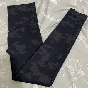 SPANX Look At Me Now Seamless Black Camouflage Leggings Sz M thumbnail 3