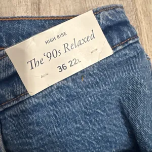 Abercrombie & Fitch The 90s‎ Relaxed High Rise Jeans Raw Hem Size 36/22 Long NEW thumbnail 3