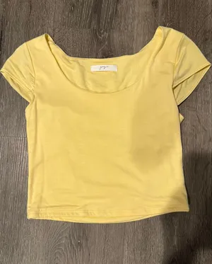 Cropped butter yellow scoop t shirt thumbnail 1